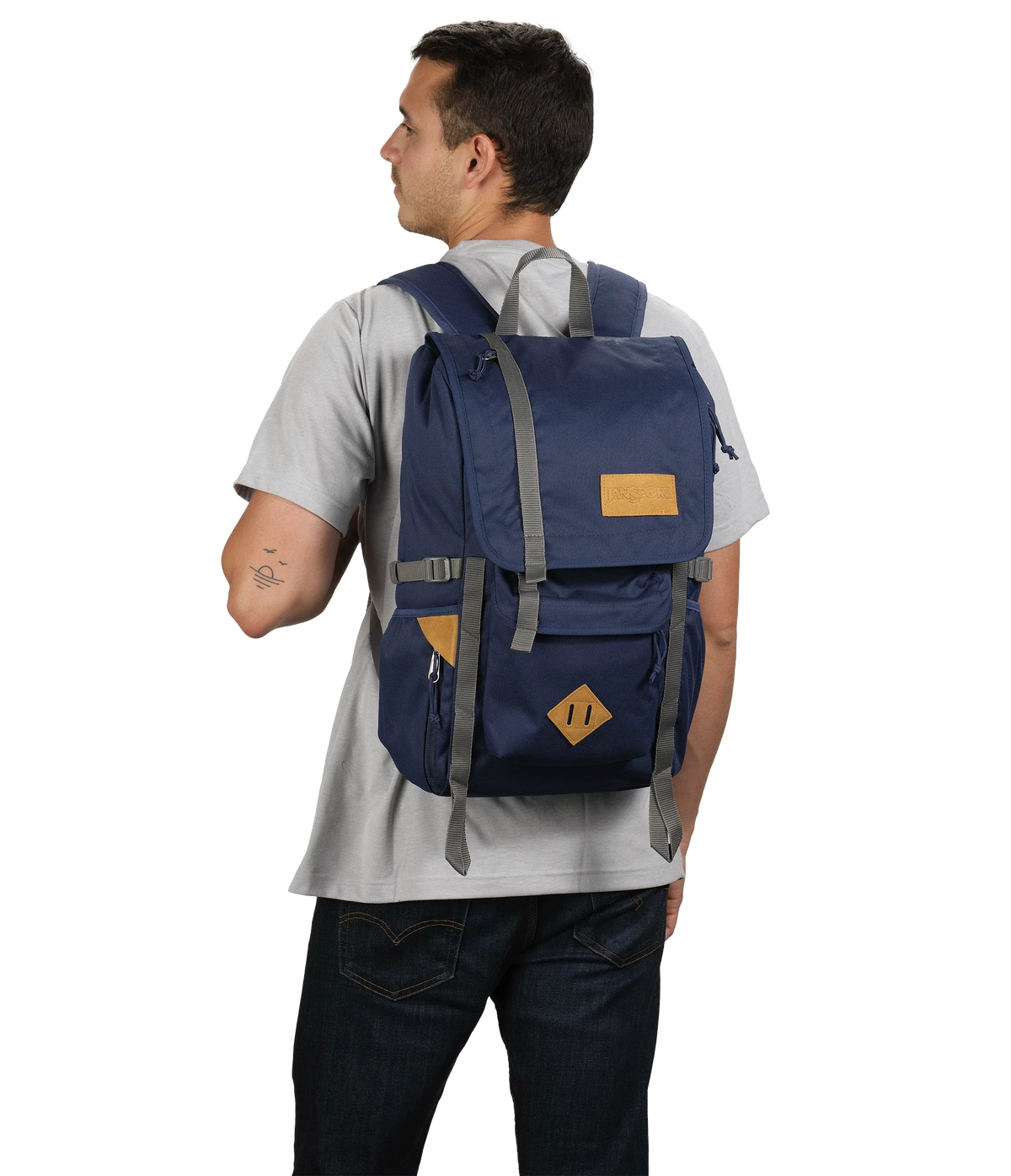 hatchet-backpack-h1 JS0A47J4003-MODEL.webp