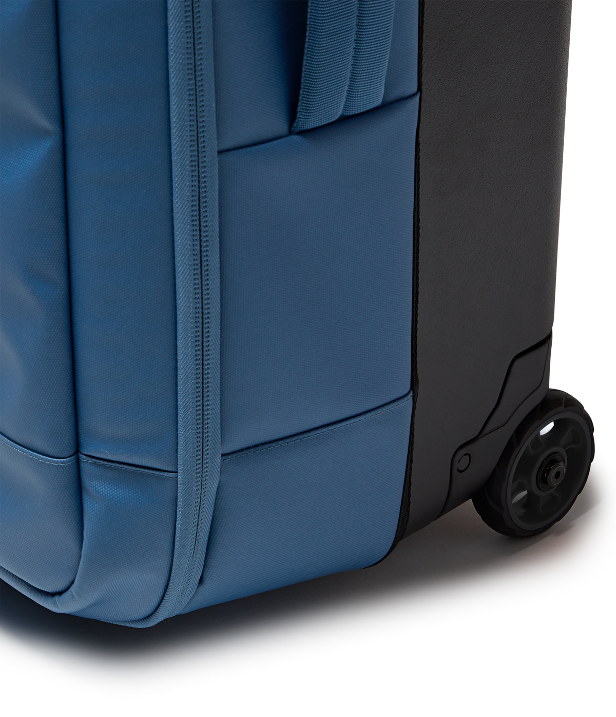 good-latitude-30-rolling-duffel-p3 JS0A86EOEW5-DET4.png