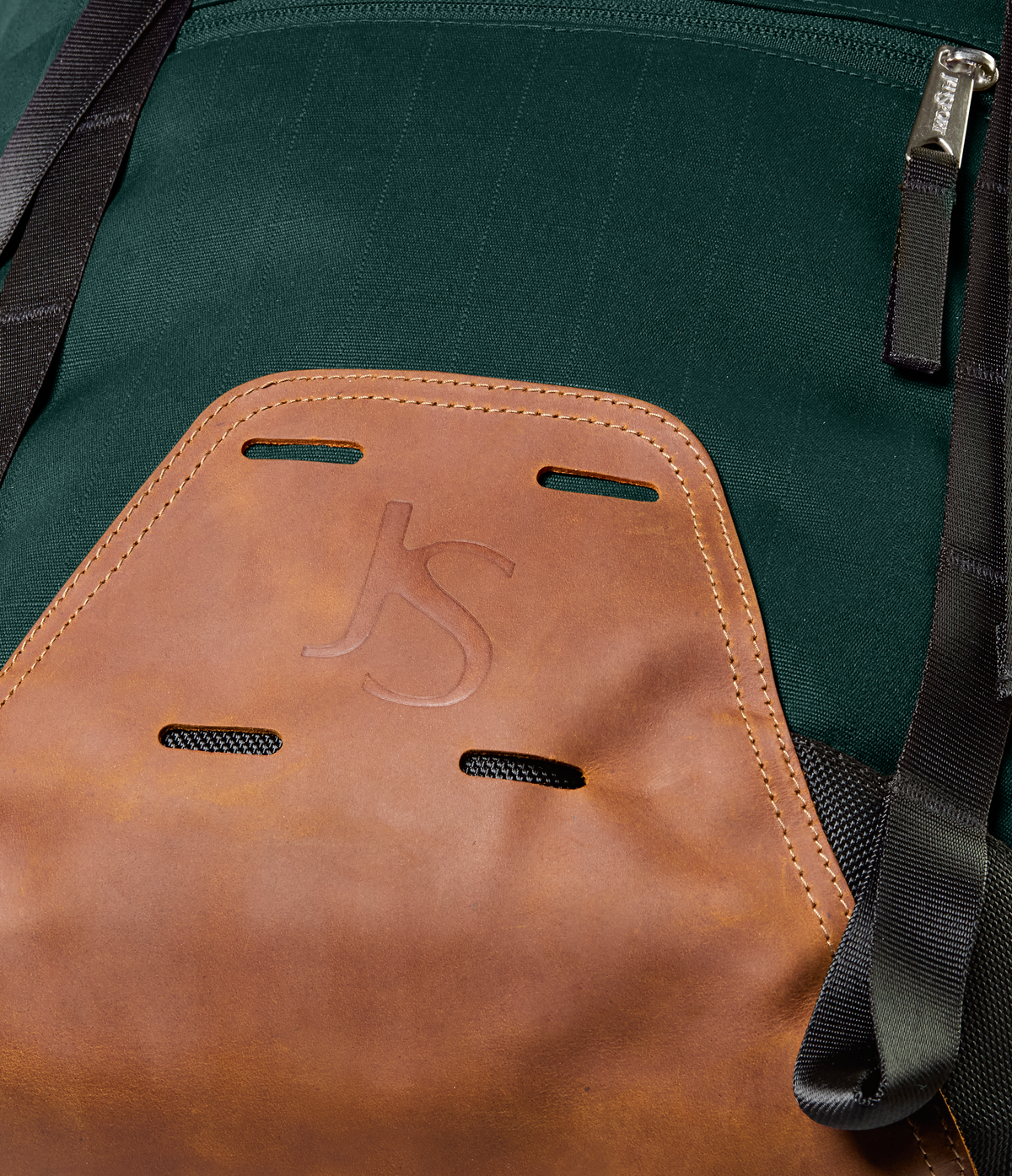 cruiser-rucksack-h2 JS0A86EP7F7-DET4.png